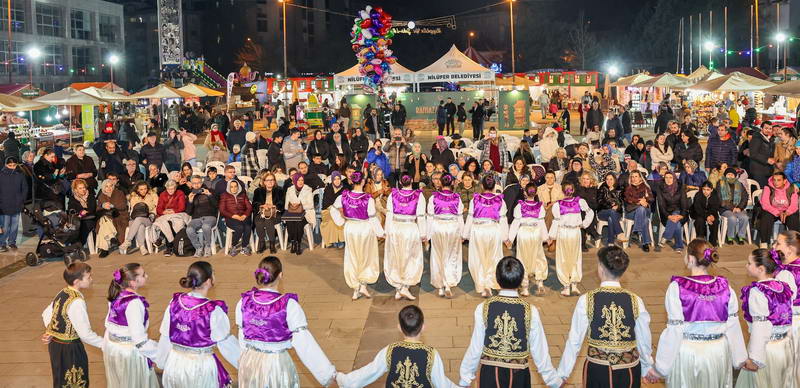 Nilüfer Ramazan Sokağı etkinlikleri kapsamında düzenlenen Bosna gecesinde, Balkan kültürü