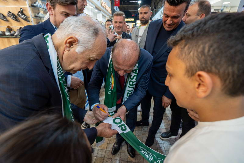 Özer Matlı BTSO seçim sürecine tarihi çarşıdan başladı Tarihi Çarşılar Federasyonu'nun düzenlediği programda bölge esnafı ile bir araya